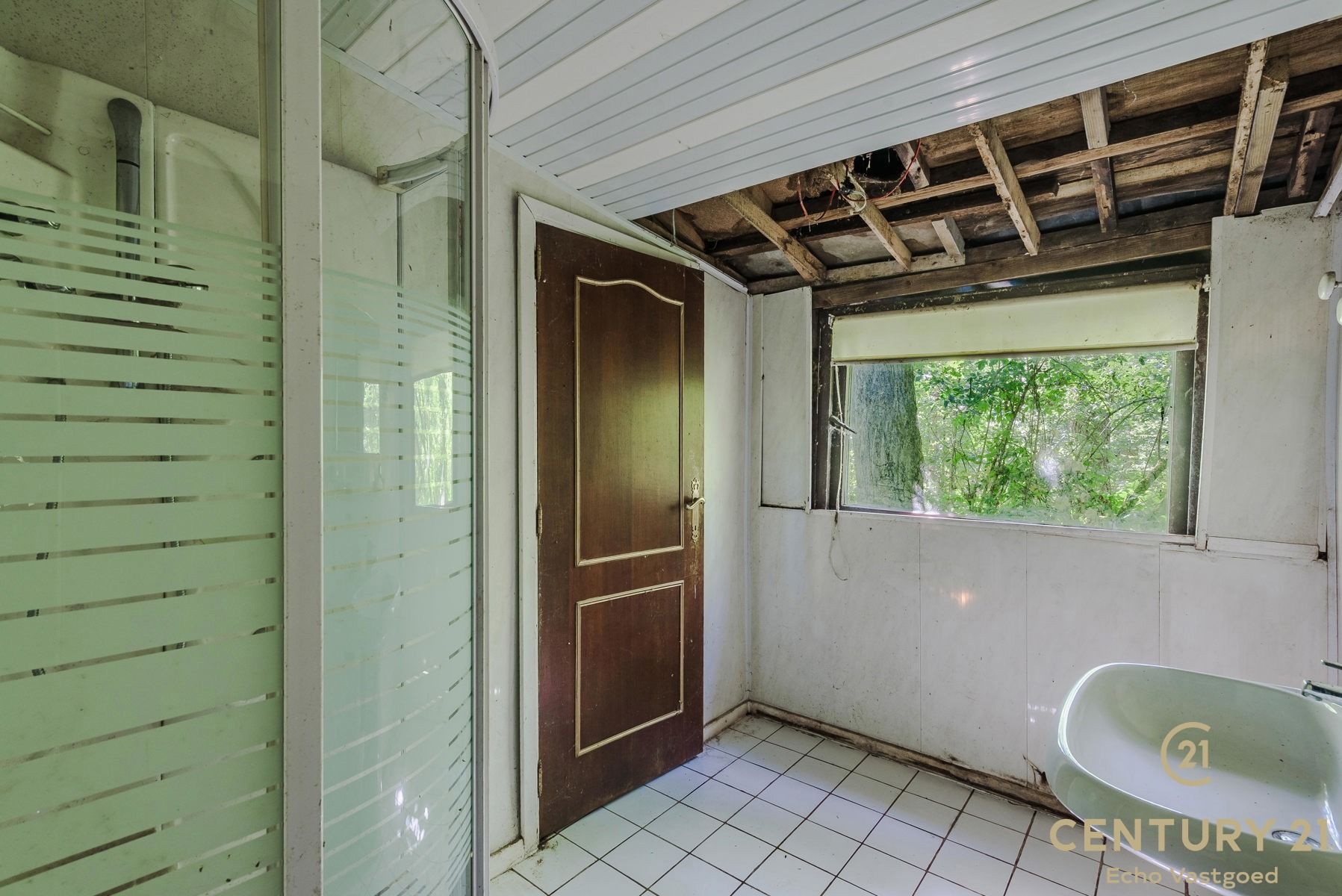 Volledig te renoveren vakantiechalet op een royaal perceel foto 10