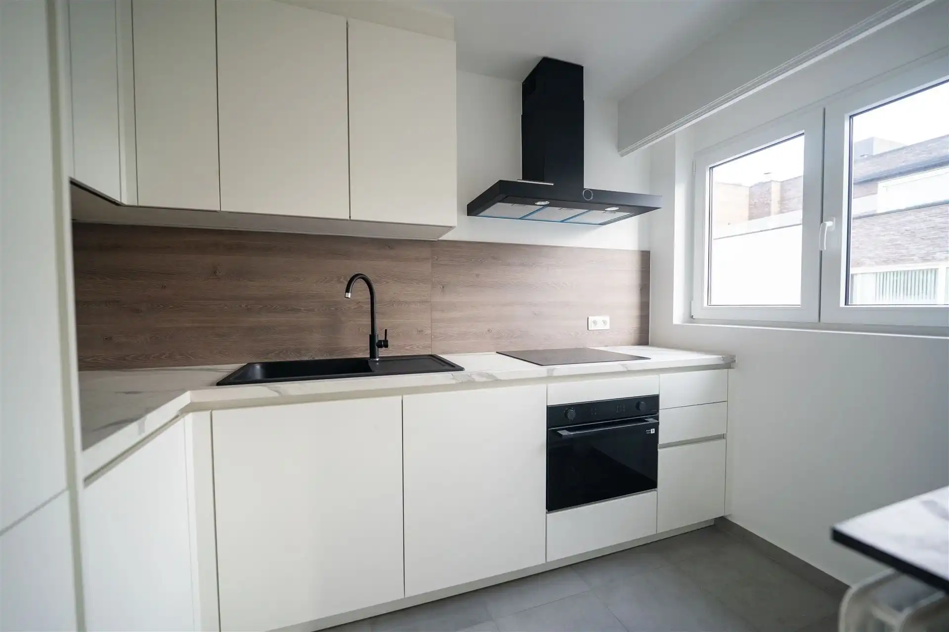 VOLLEDIGE GERENOVEERD 2-SLPK-APPARTEMENT GELEGEN OP DE 2de VERDIEPING foto 7