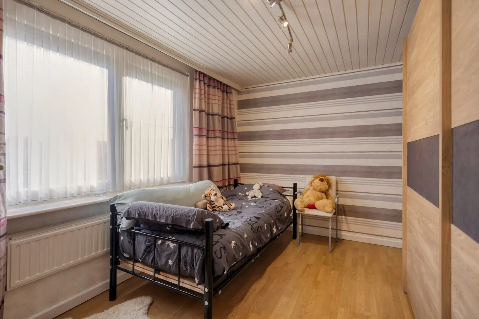 Ruim ingedeelde woning met o.a. 4 slpks op een rustig gelegen perceel van 1.069 m². foto 19