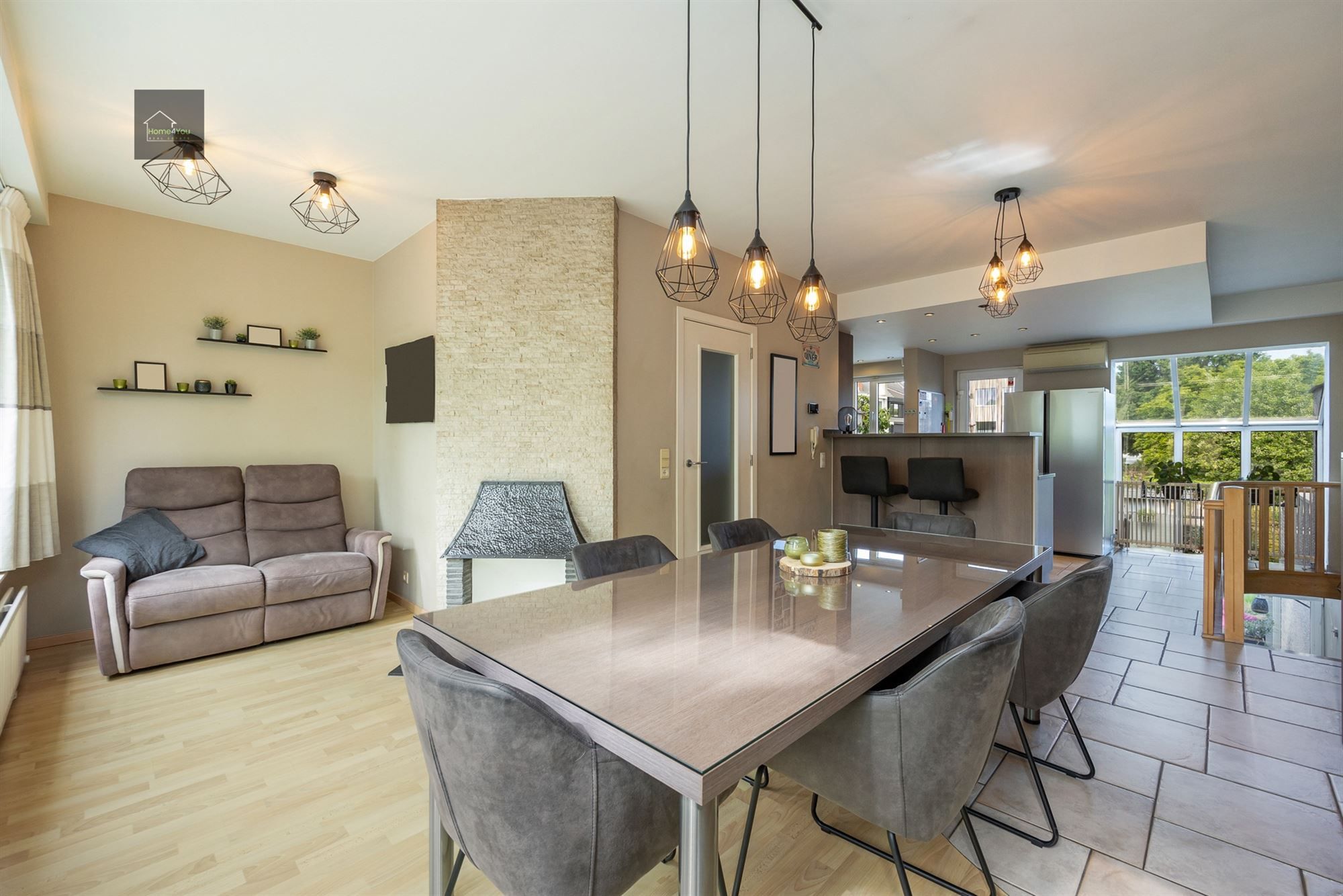 Instapklare woning met zonnepanelen op TOP locatie foto 9