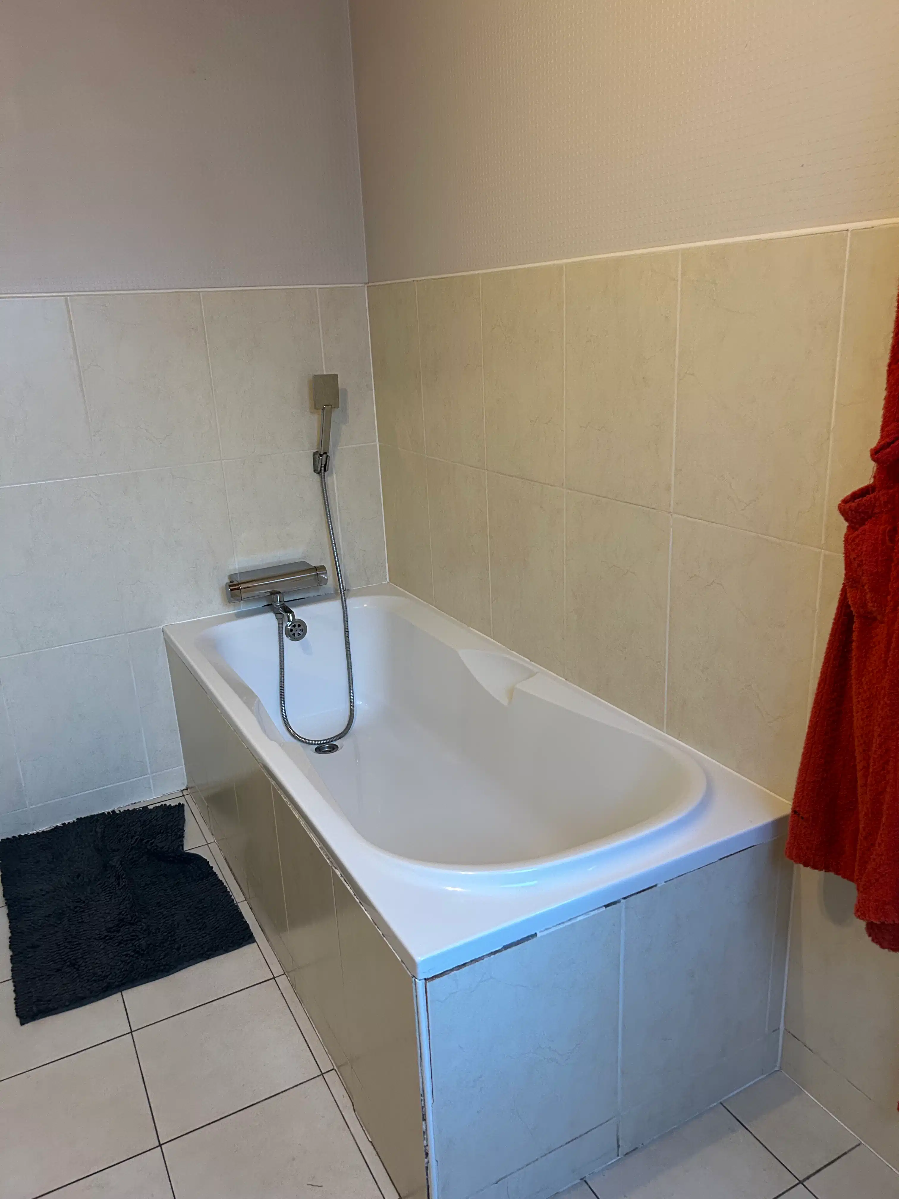 Mooi afgewerkte hoekwoning met 4 slaapkamers en uitgerust met zonnepanelen. foto 12