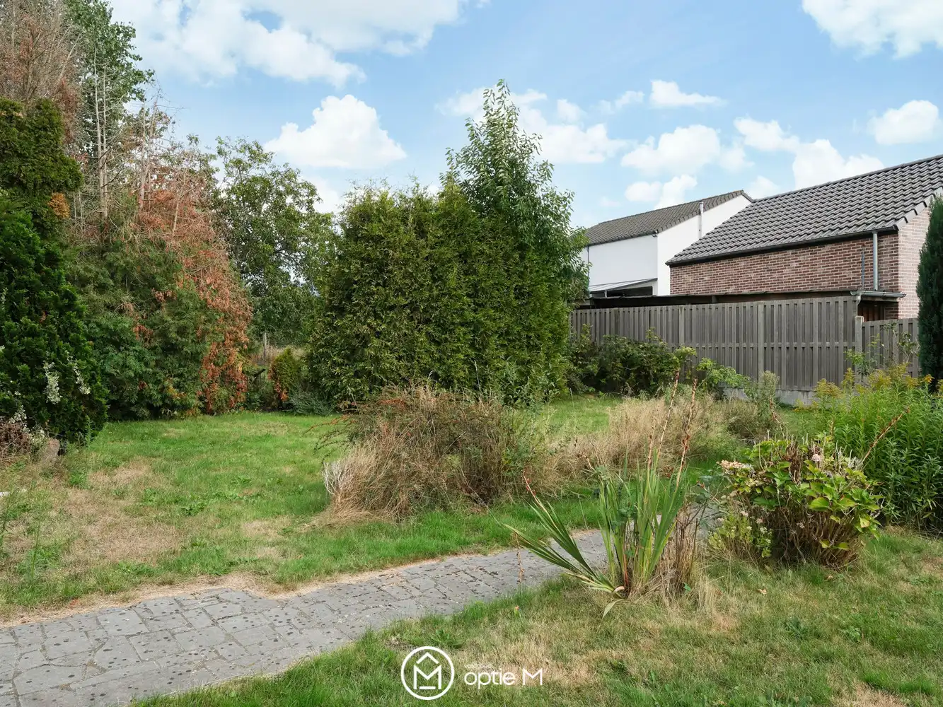 Charmante woning te koop in Bilzen-Hoeselt – verrassend ruim en met veel potentieel foto 9