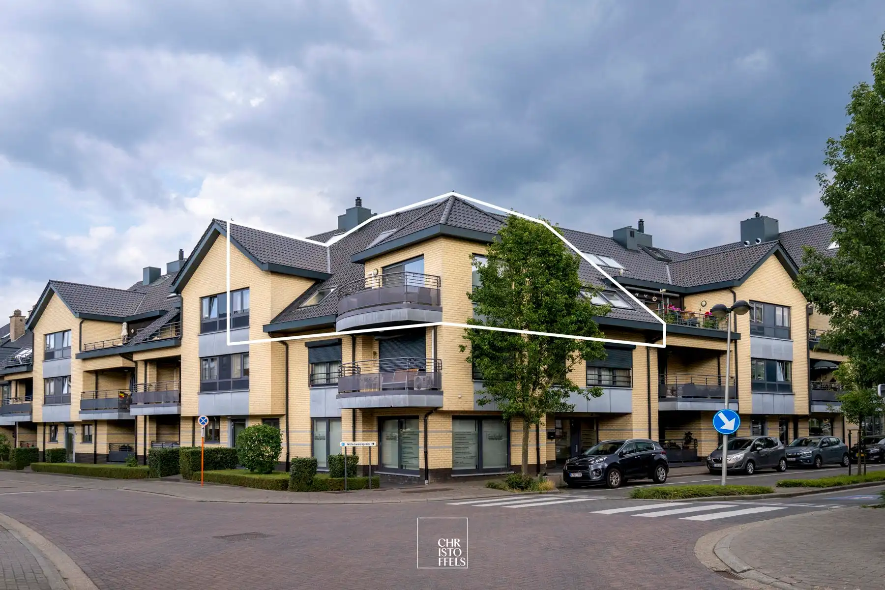 Energiezuinig duplexappartement (244m²) op toplocatie in Lanaken!  foto {{pictureIndex}}