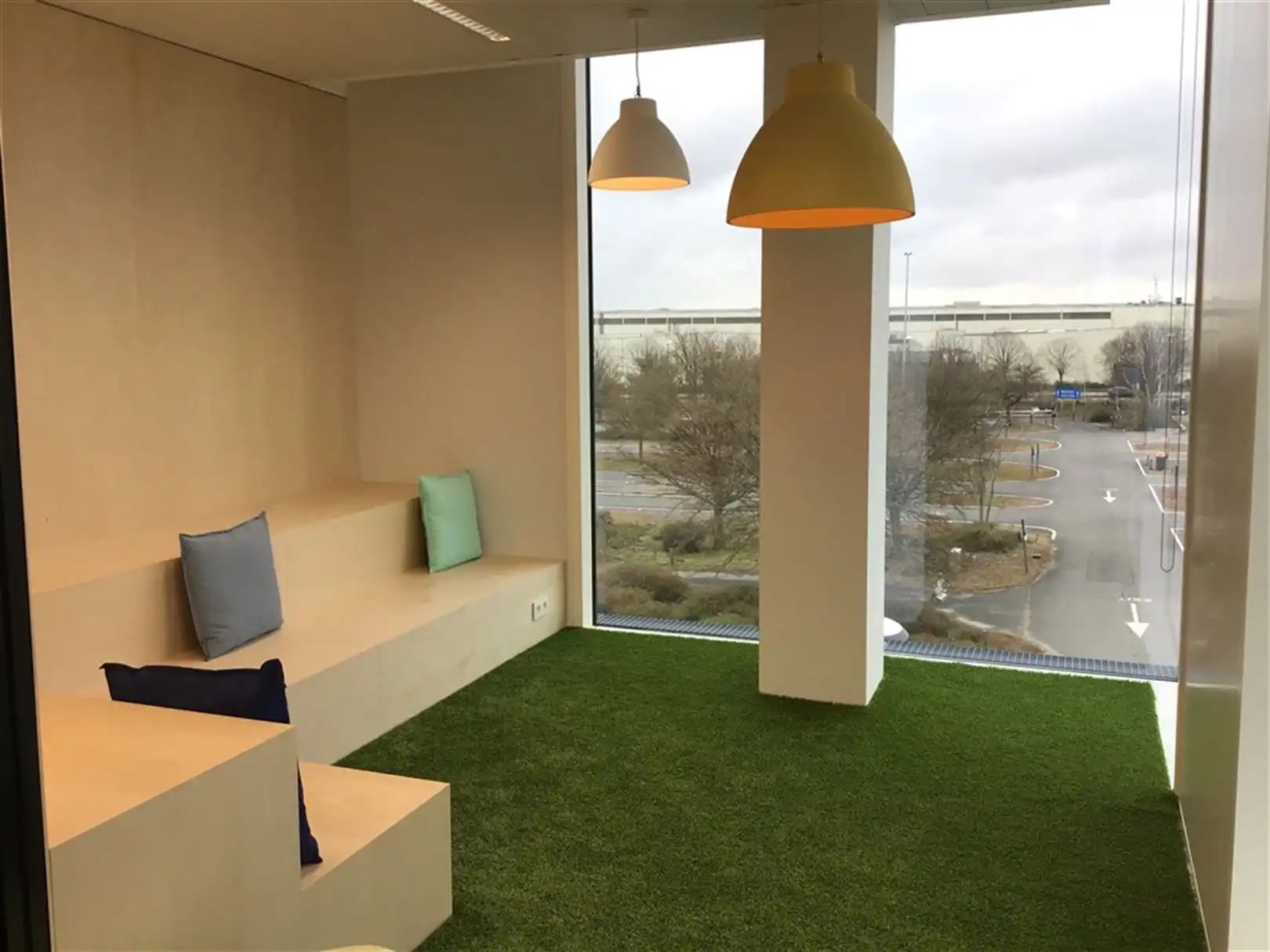 Gemeubelde kantoren in stijlvol gebouw langs The Loop foto 5