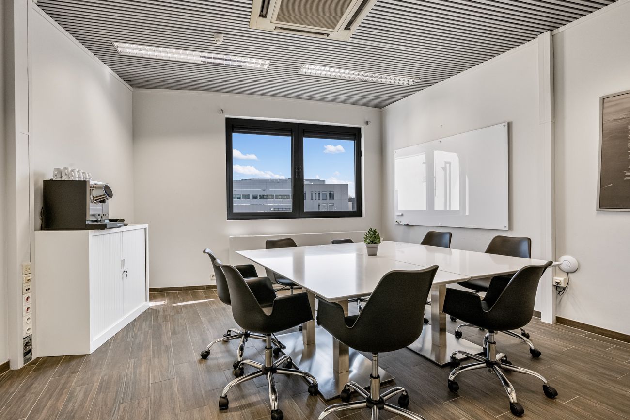 Ruim kantoorgebouw op toplocatie te Zwijnaarde foto 5