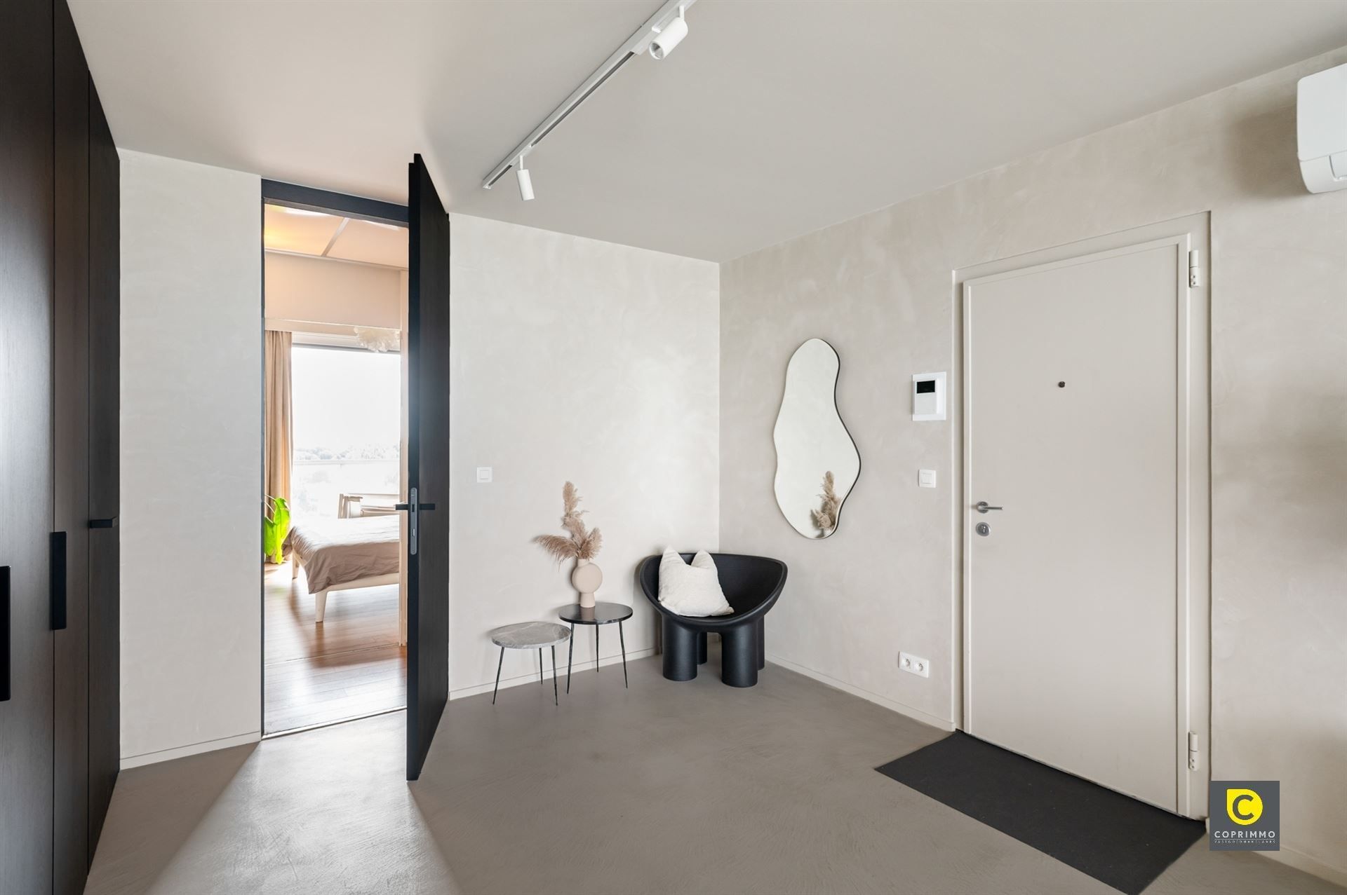 Modern en zeer ruim (200 m²) appartement foto 9