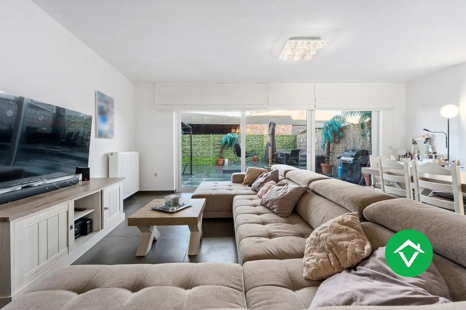 Instapklare nieuwbouwwoning met 5 slaapkamers en zonneterrassen op topligging in Eernegem foto 3