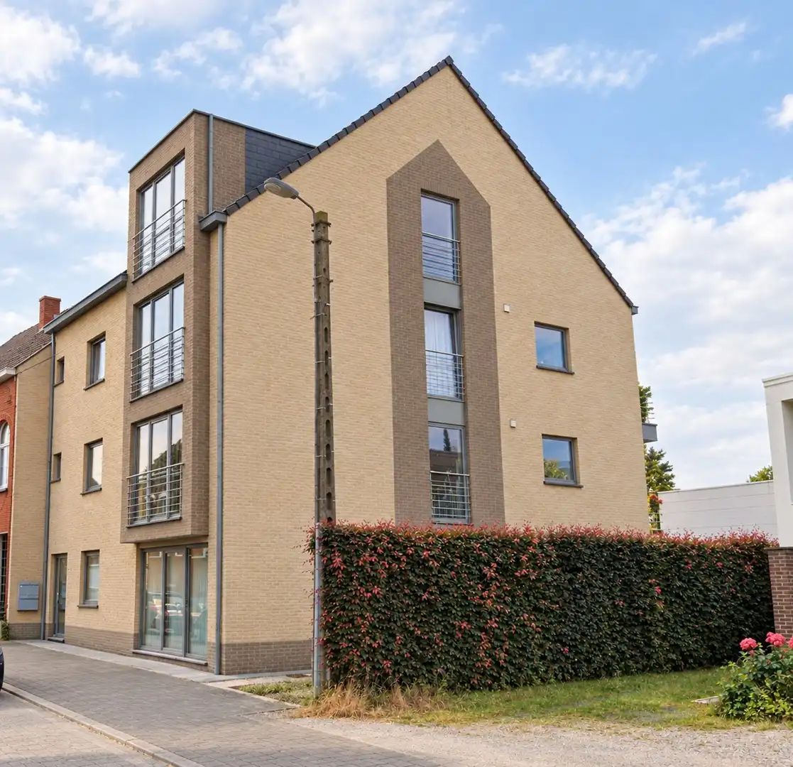 Appartement met 2 slaapkamers + garage te huur foto {{pictureIndex}}