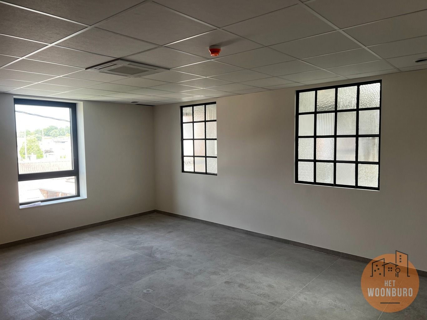 Kantoor met polyvalente ruimte, 4 burelen, vergaderzaal foto 15