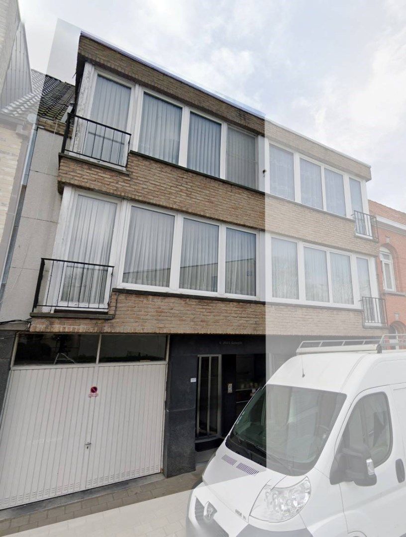 Te renoveren woning te koop in centrum Izegem! foto 4