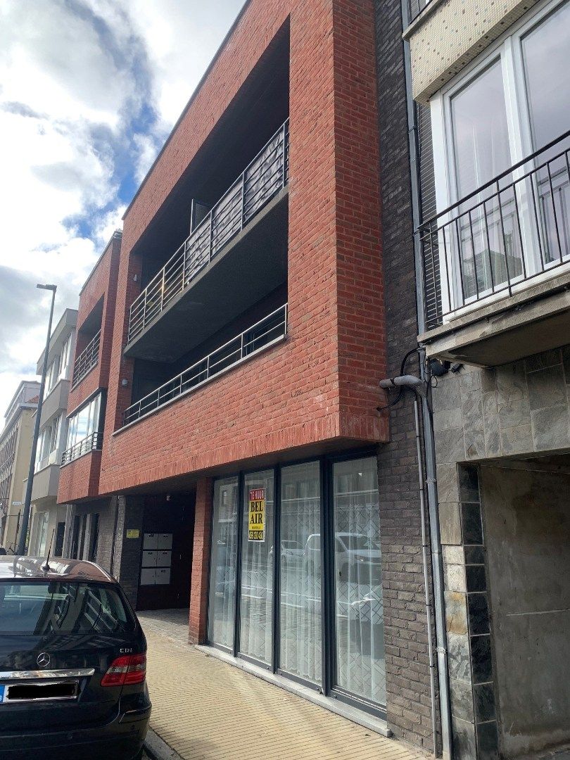 Opgefrist knap appartement op het gelijkvloers, eventueel met garagebox foto {{pictureIndex}}