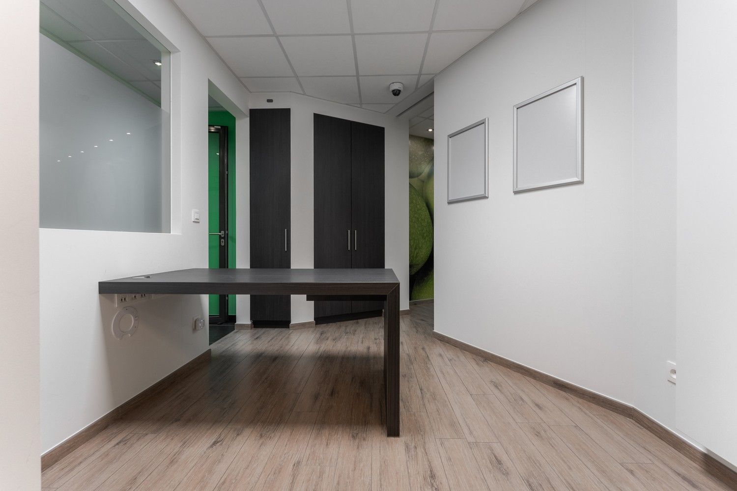 Mooi gerenoveerd handelspand pal in het centrum van Pelt met 7 parkeerplaatsen foto 31