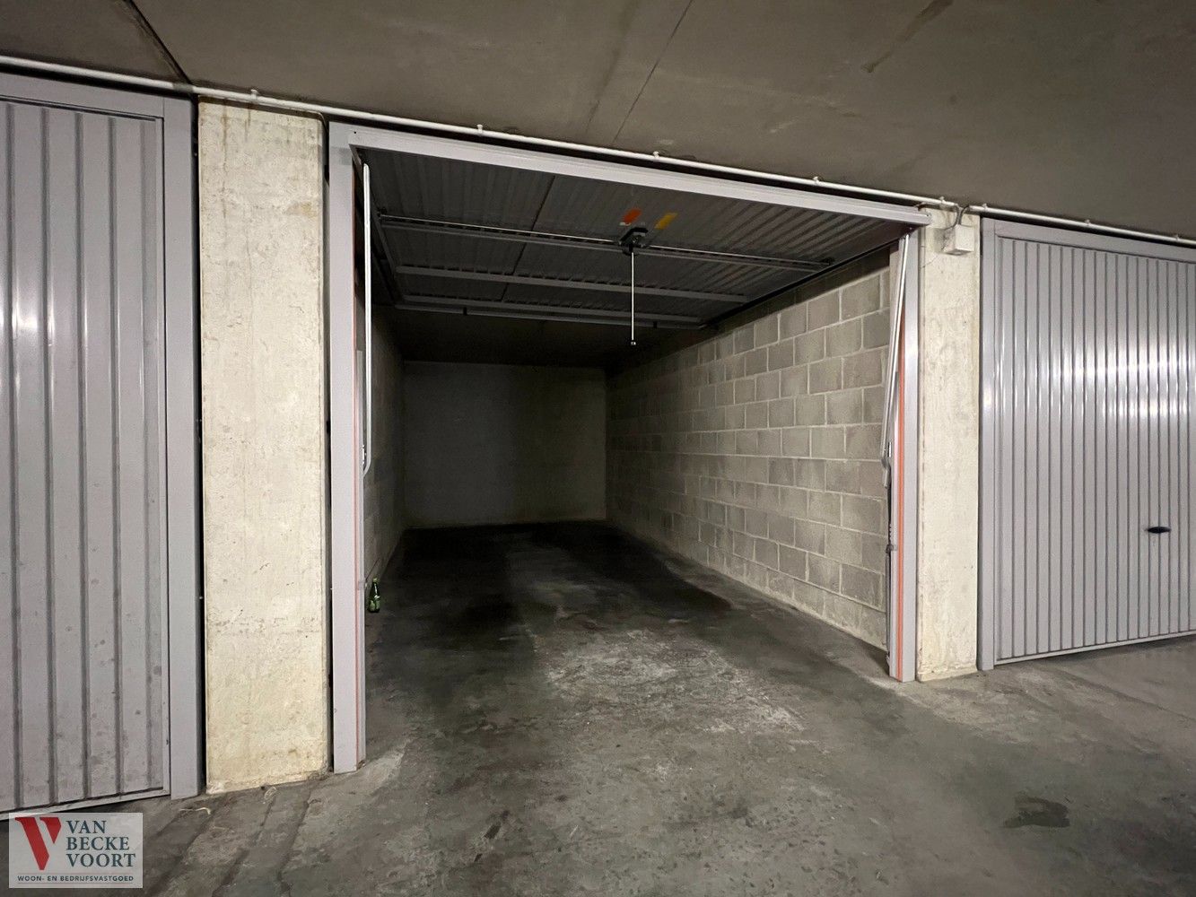 Ondergrondse garagebox in een afgesloten parkeercomplex foto 3