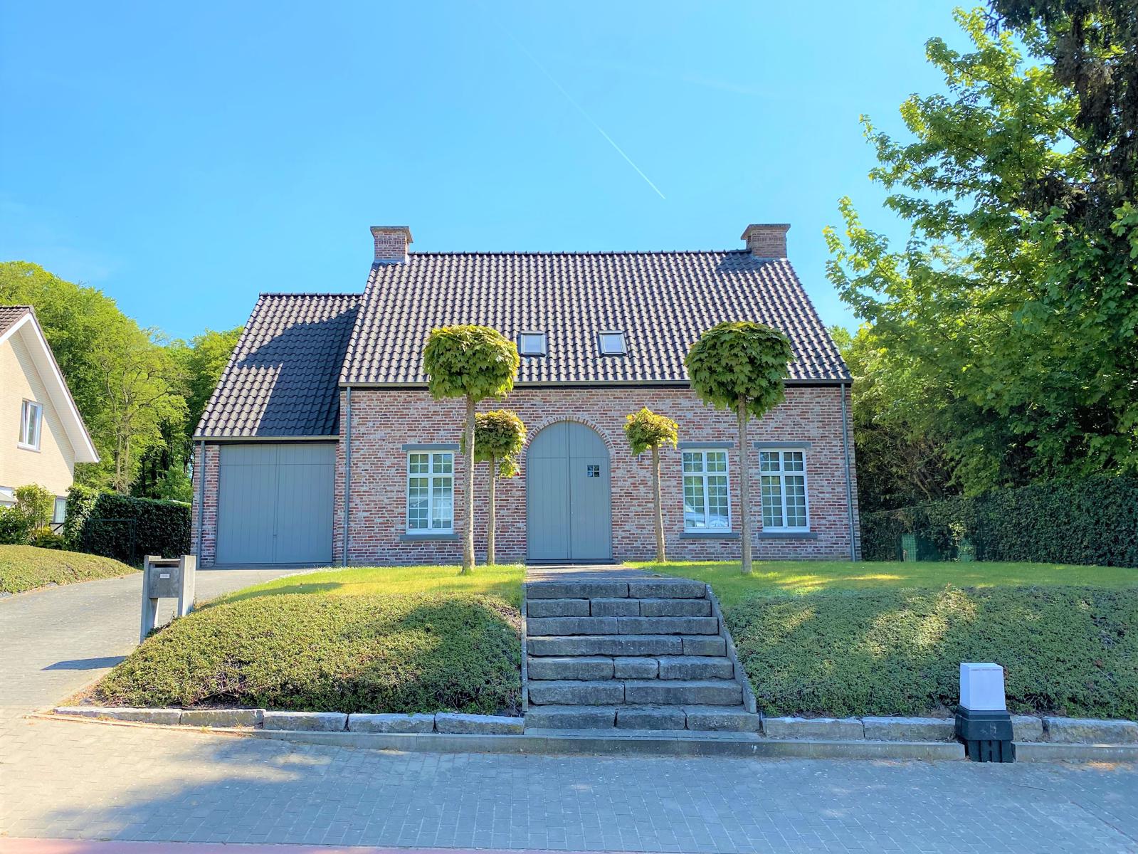 Prachtige villa met mooie tuin en 5 slaapkamers foto 5