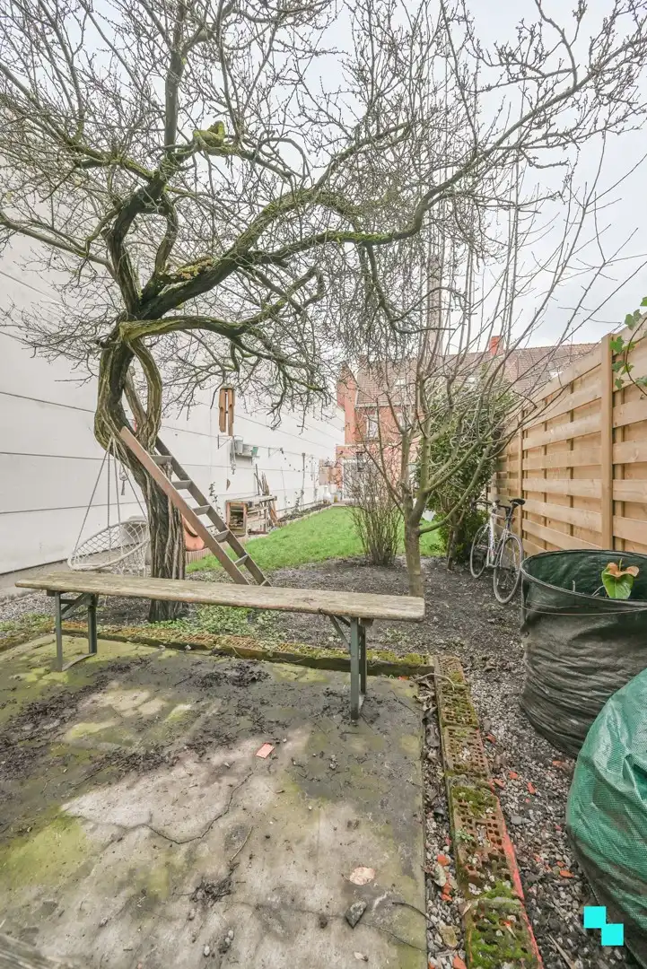 Charmante woning met gezellige stadstuin in het hartje van Izegem foto 24