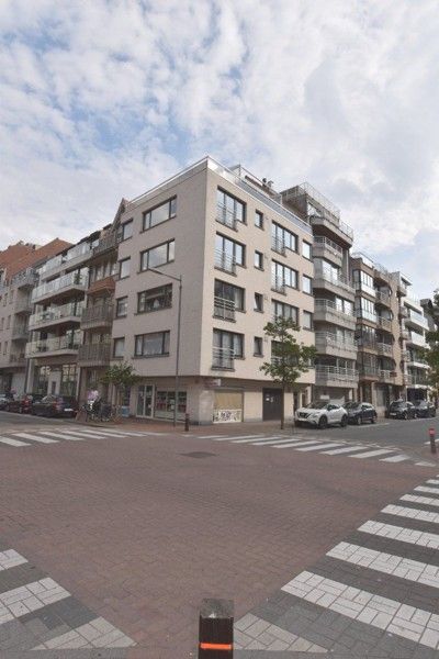 Lichtrijk, gemeubeld appartement met twee slaapkamers te koop op top locatie!  foto 3