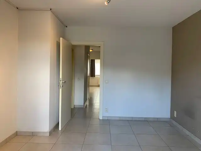 Zeer ruim, gezellig ingericht en lichtrijk appartement foto 11