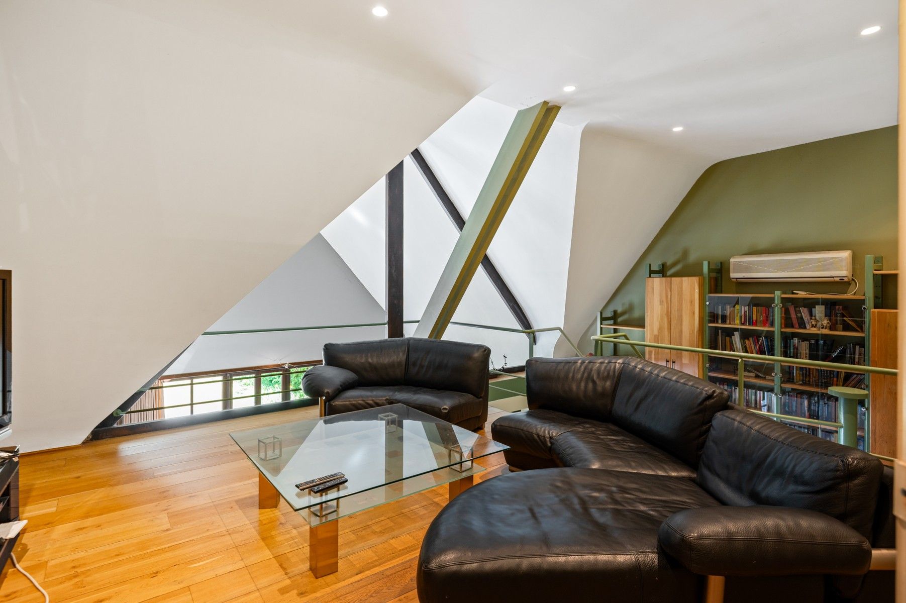 Ruime villa op toplocatie foto 14
