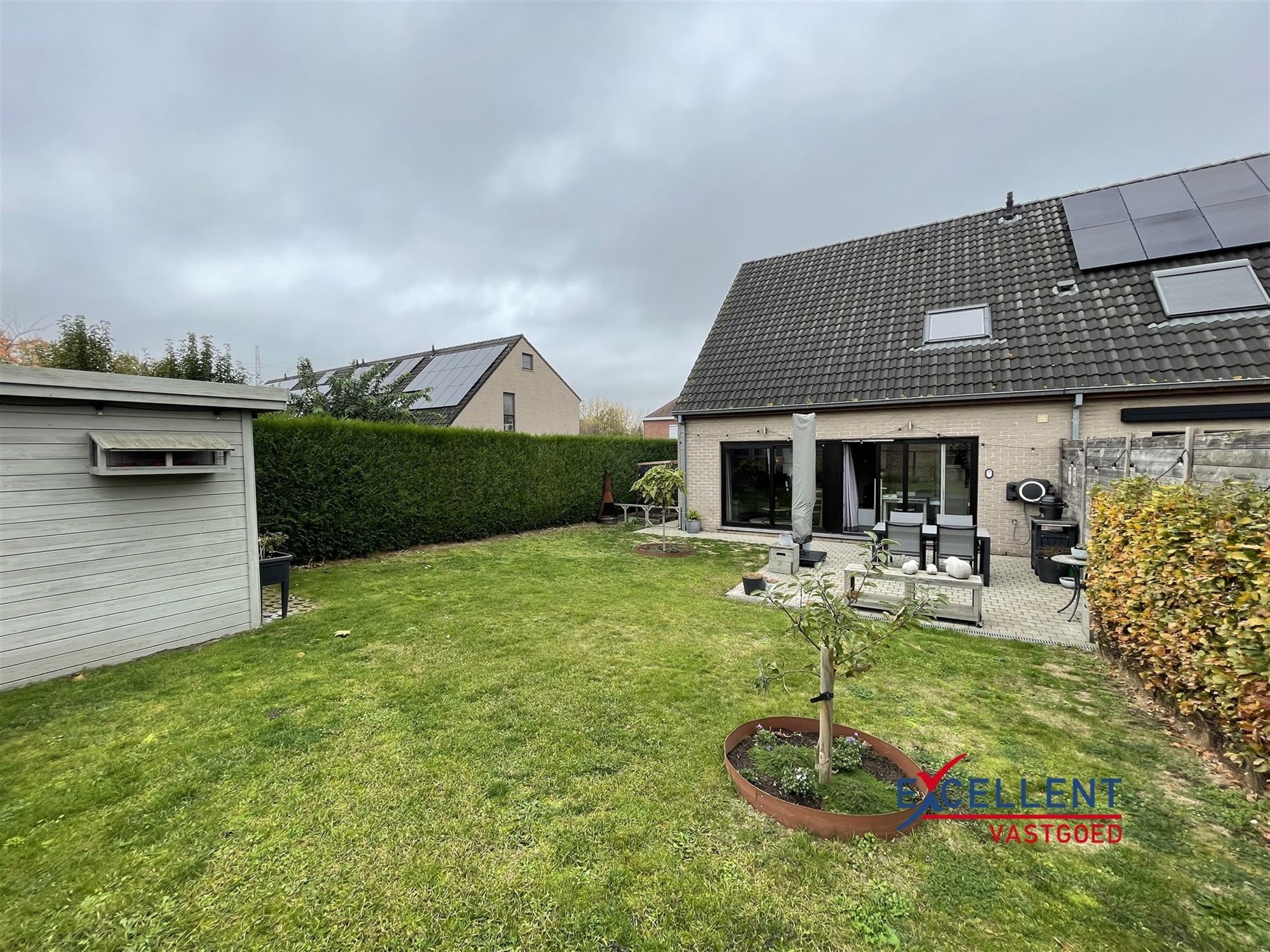 Rustig gelegen halfopen woning te huur met 3 slaapkamers foto {{pictureIndex}}