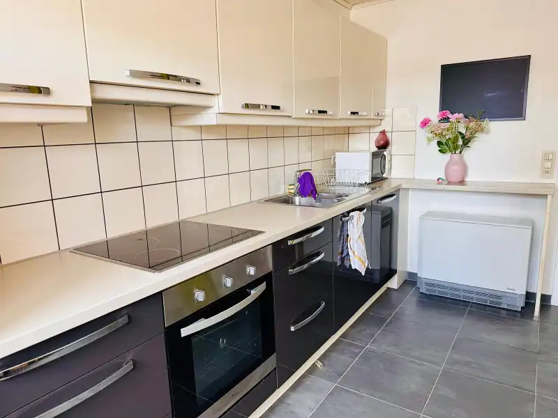 Aangenaam appartement op de eerste verdieping met garage en extra staanplaats foto 6