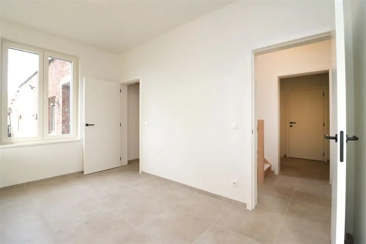 Gerenoveerde woning met 4 slpk, tuin, garage foto 12