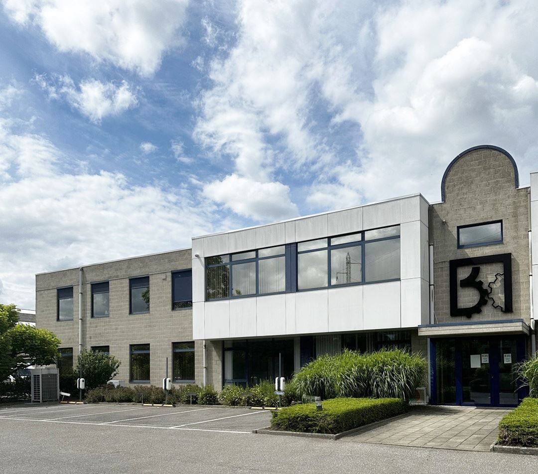 ERG RUIM KANTOOR NABIJ OPRIT AUTOSTRADE foto 2