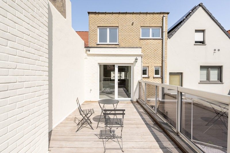 Prachtig gerenoveerd  energiezuinig duplexappartement op wandelafstand van de zee foto 11