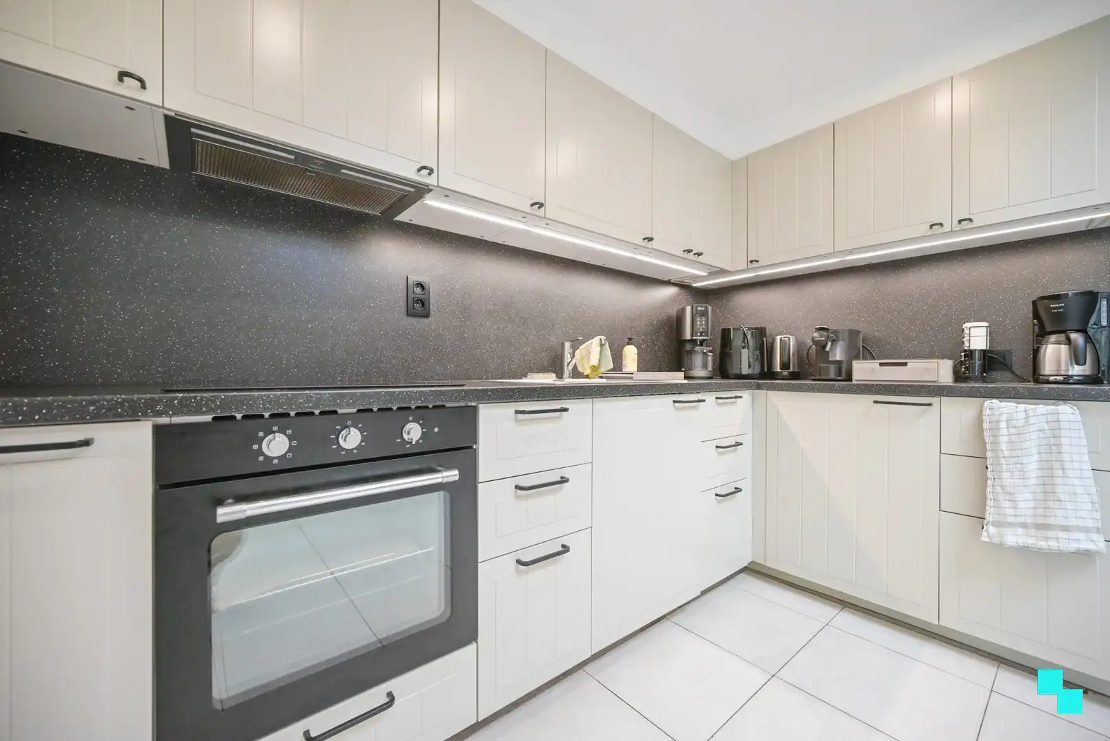 Charmante ééngezinswoning met 2 slaapkamers, ingerichte zolder en gezellig west terras foto 9