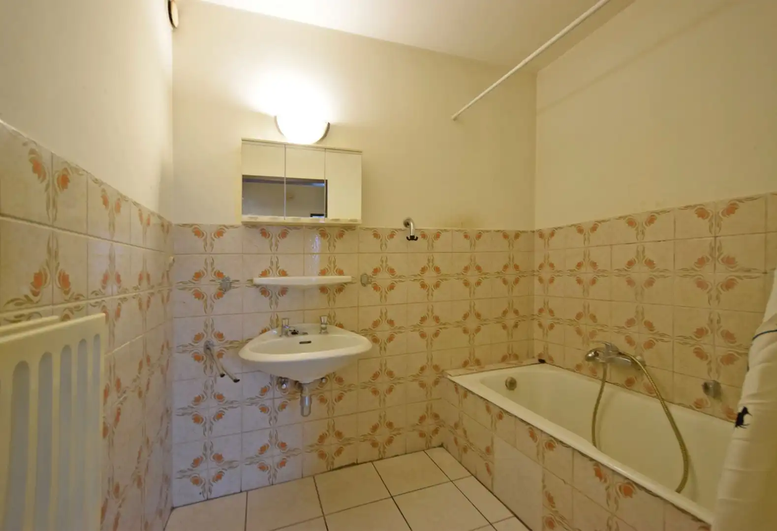 APPARTEMENT MET TWEE SLAAPKAMERS NABIJ CENTRUM ROESELARE - WONEN OF INVESTERINGSKANS foto 6