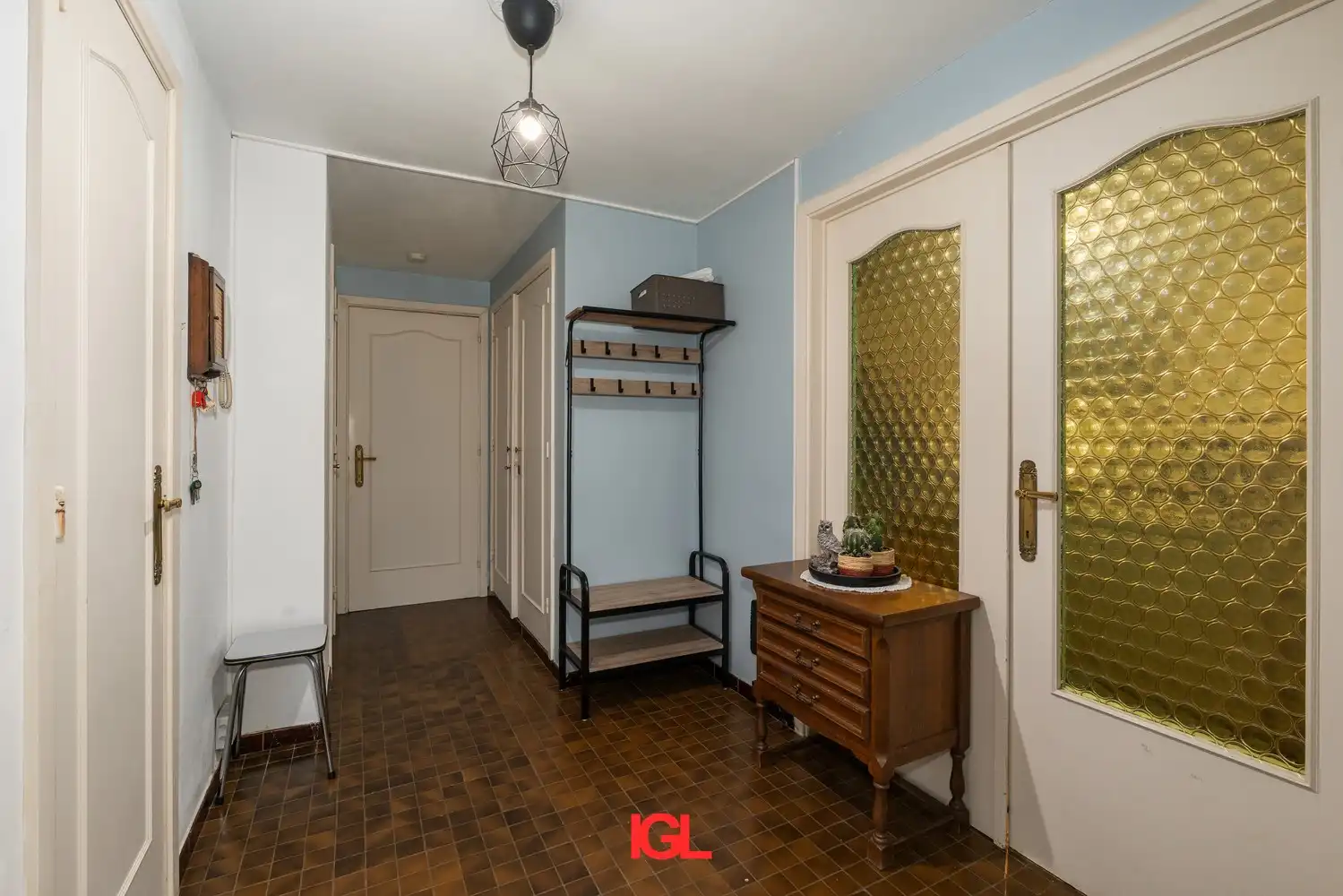 Ruim 3-kamer appartement met garage nabij het centrum van Halle foto 3