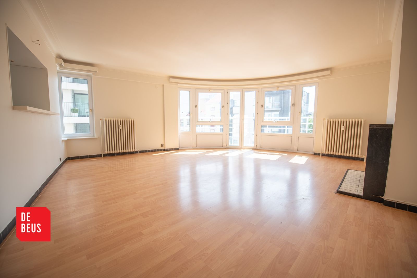 Ruim en lichtrijk appartement met 3 slaapkamers pal aan strand foto 2