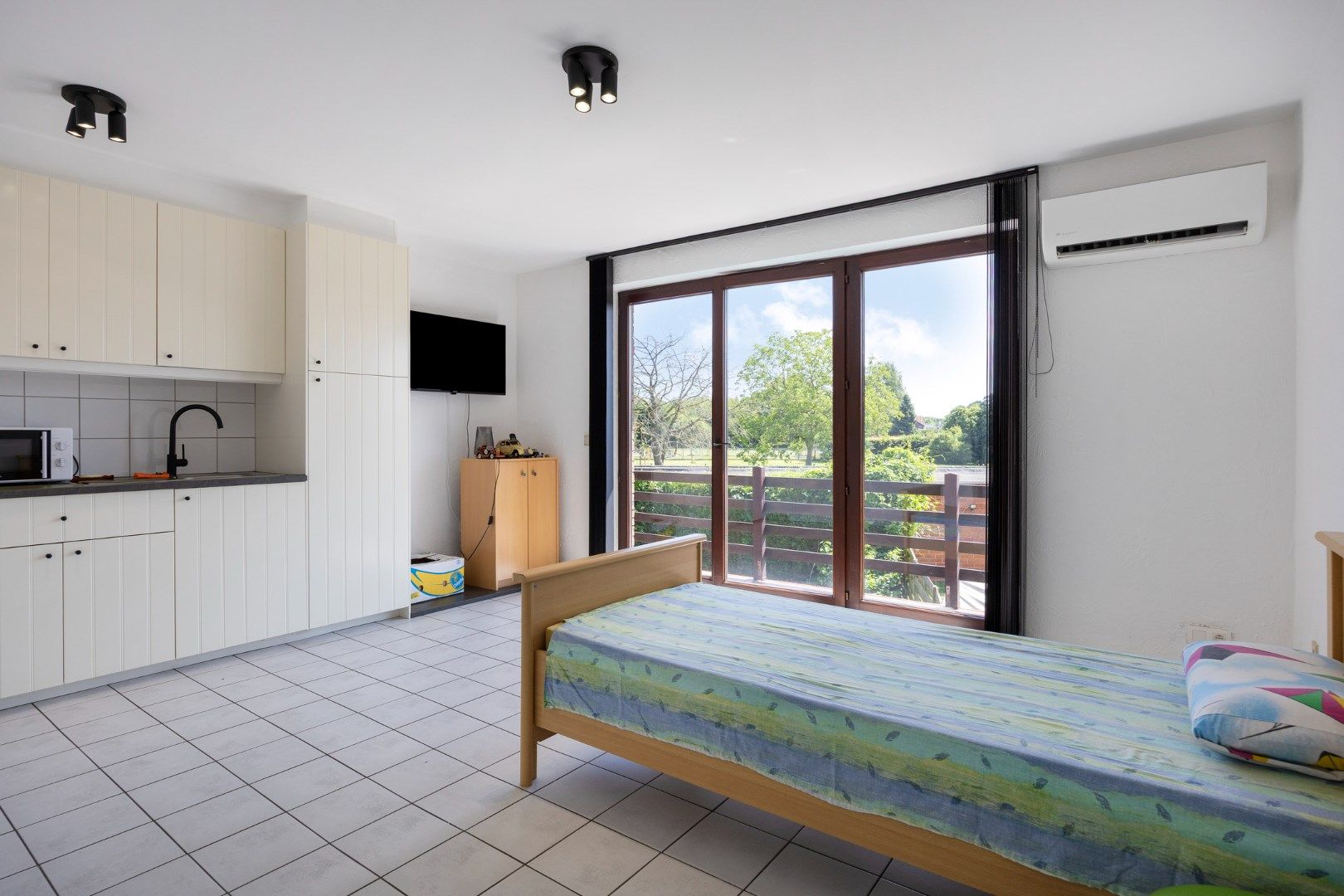 Lichtrijke studio van 28m² met garage op wandelafstand van het centrum !  foto 2