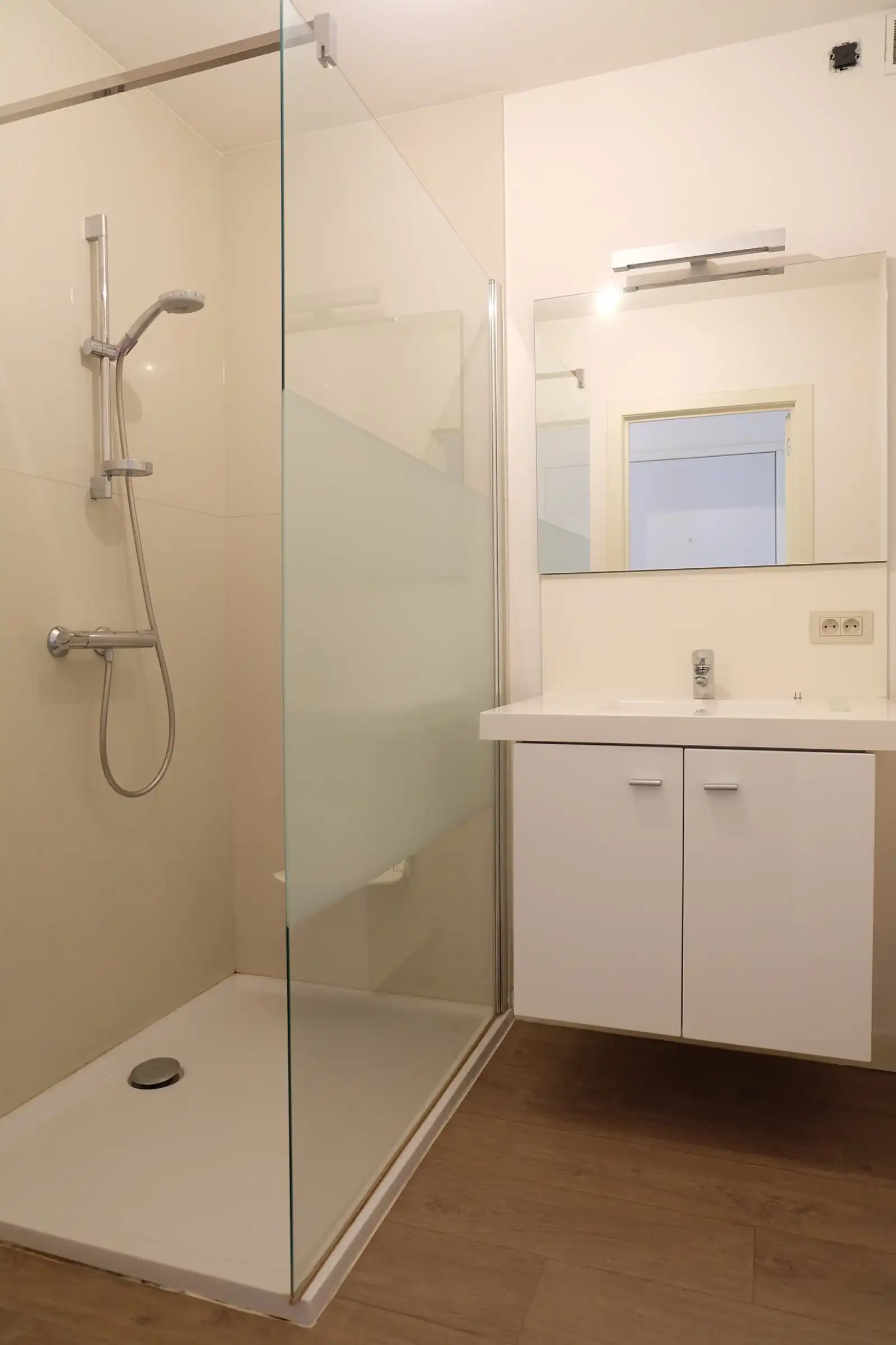 Te huur: modern 2-kamerappartement met ondergrondse staanplaats in Waregem foto 6