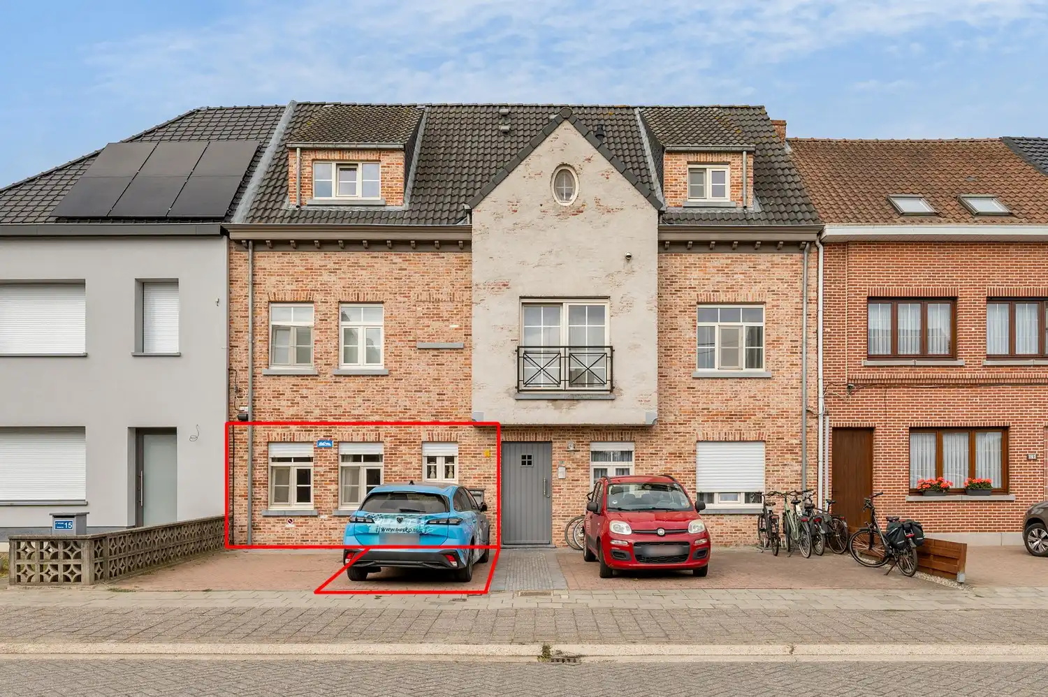 Instapklaar gelijkvloers appartement met tuin, terras en parkeerplaats. foto 2