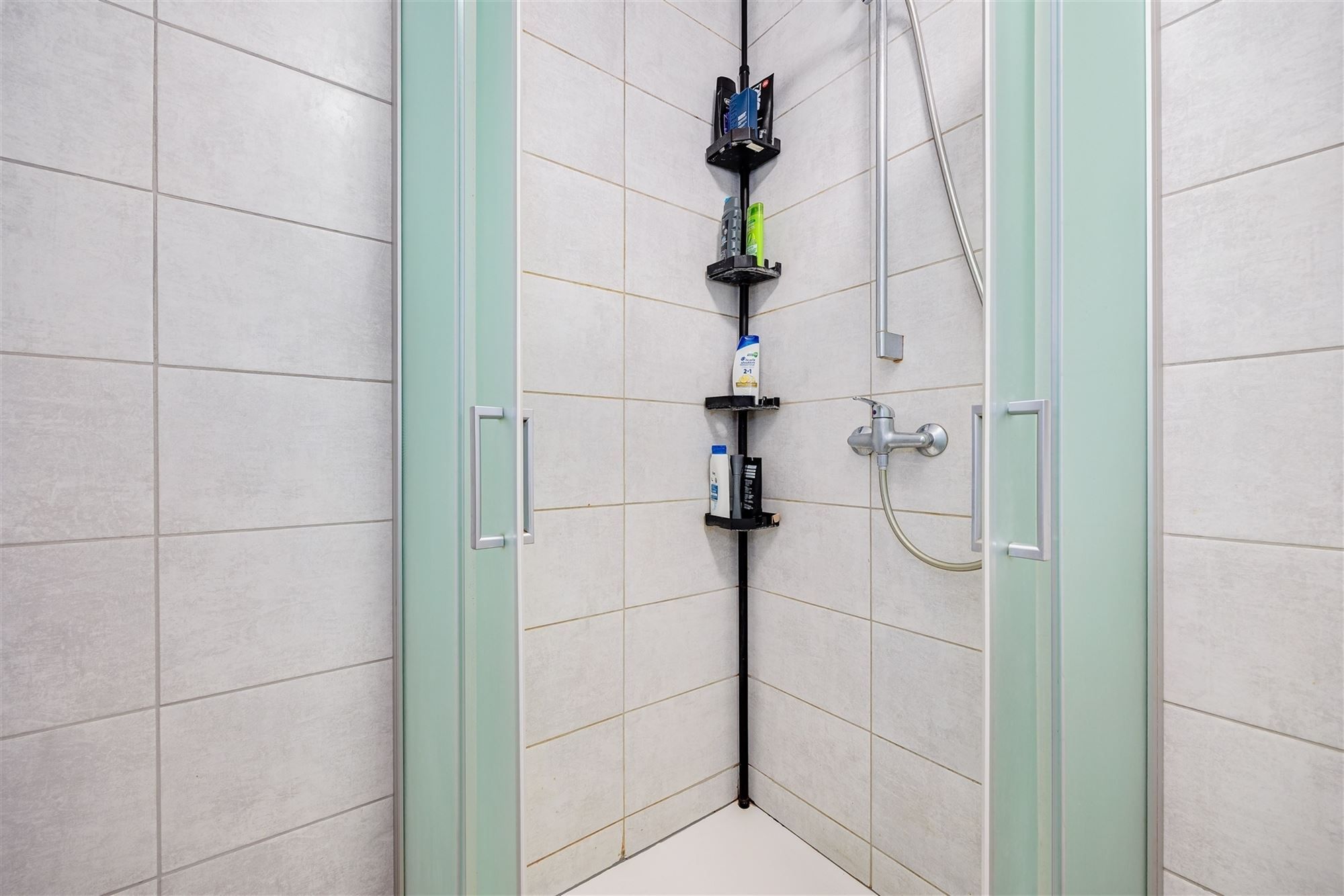 Instapklaar 2 slaapkamer appartement met gezellige tuin foto 12