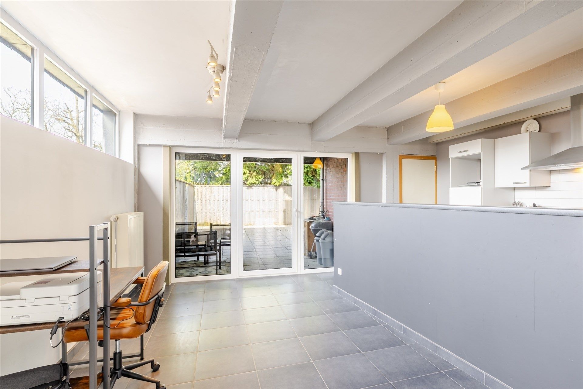 Ruim 2 slpk app met groot terras en garage in Ten-Ede foto 6