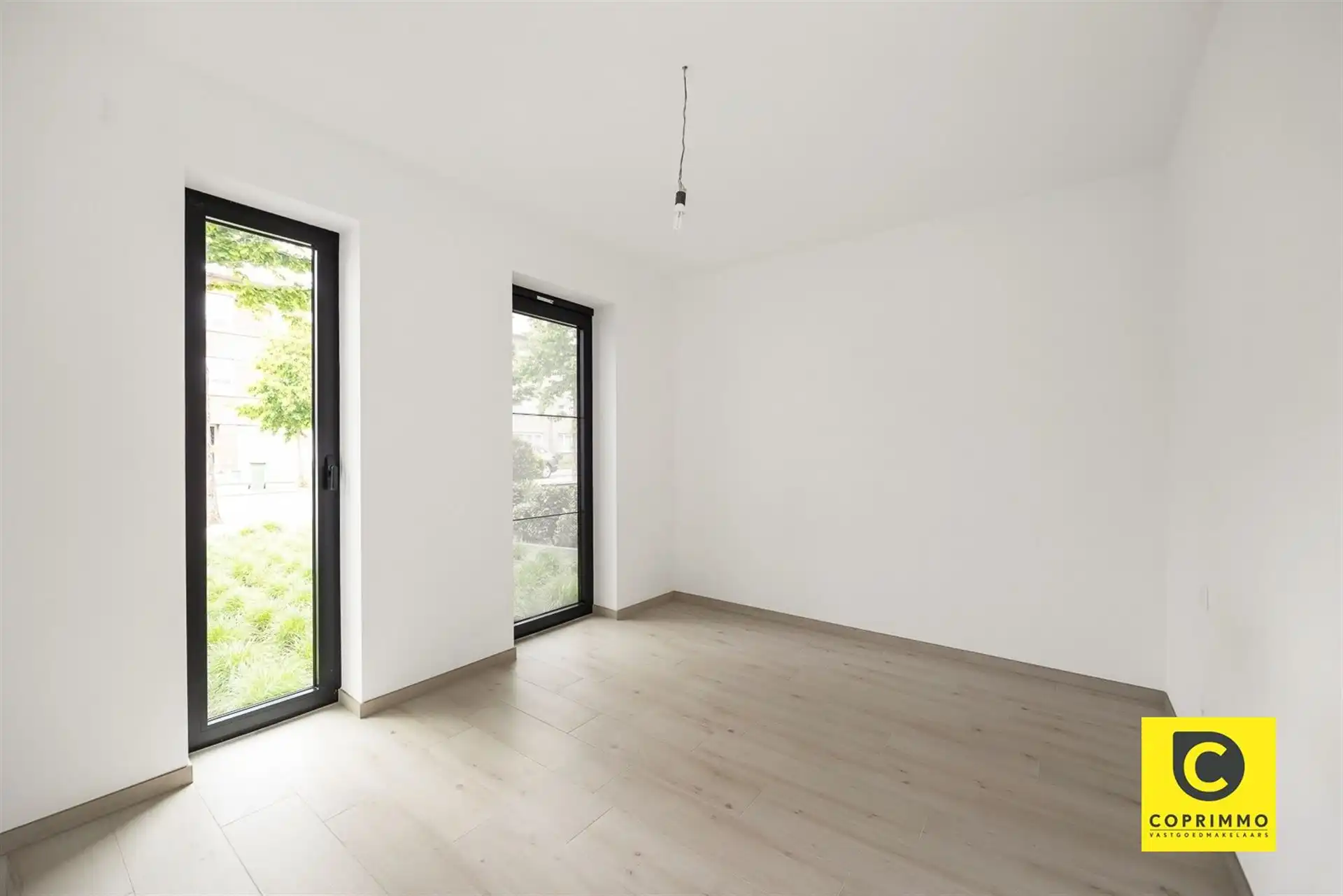 Luxueus 1 slpk app met terras en tuin + parking foto 16