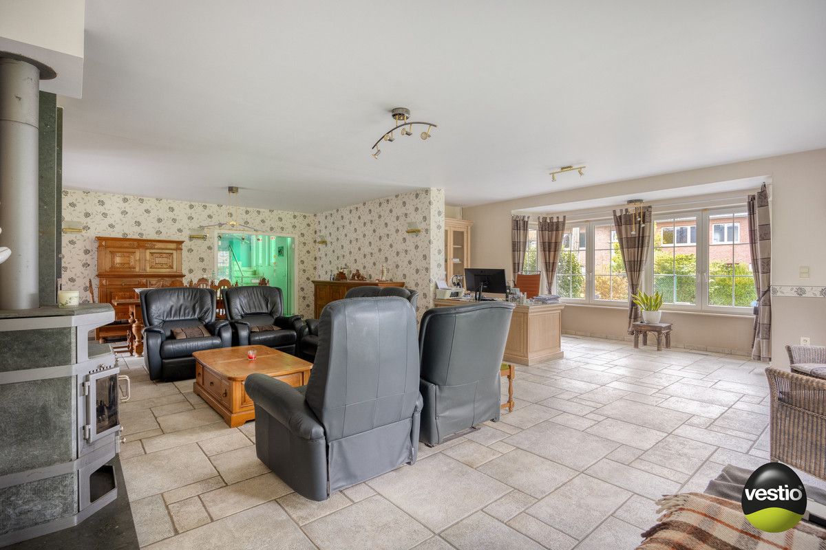 RUSTIG GELEGEN RUIME VILLA MET 5 SLK OP RIANT PERCEEL VAN 18A61CA IN STADSRAND TONGEREN. foto 10