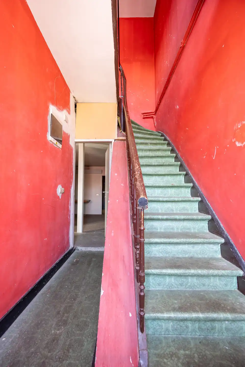Handelspand +te renoveren appartement op centrale ligging  foto 6