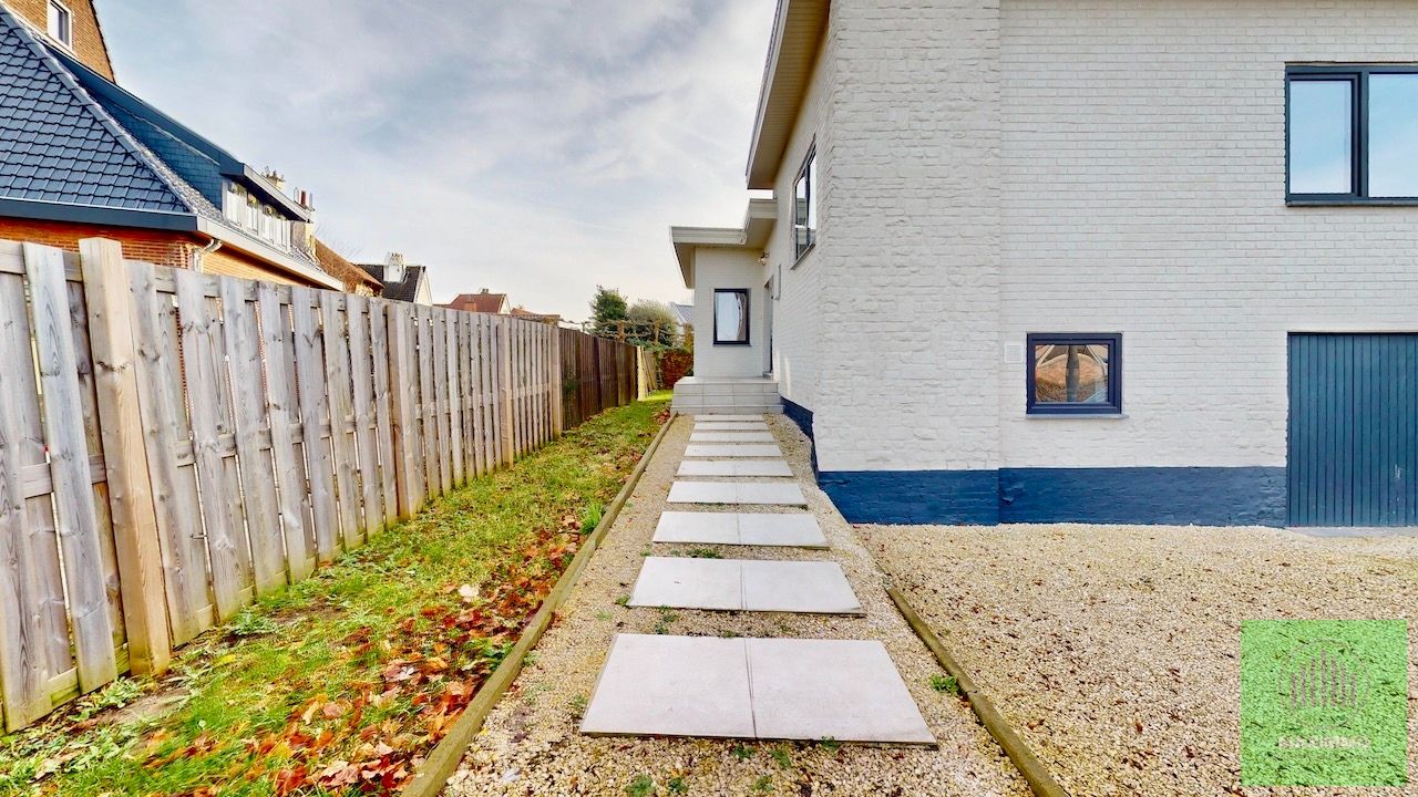 Prachtige gerenoveerde stadsvilla te Kortrijk op toplocatie foto 14