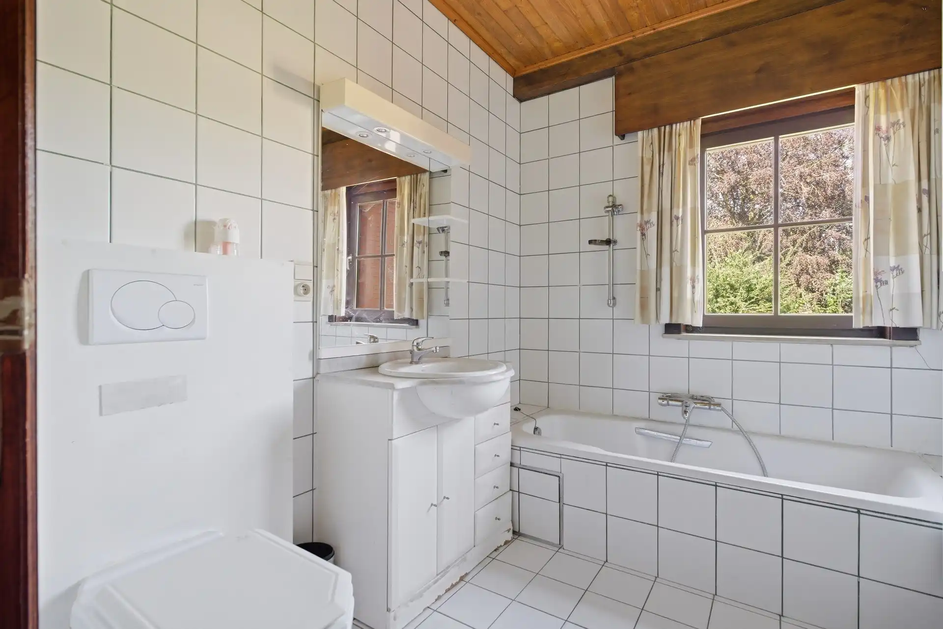 degelijke en op te frissen woning met 4 slaapkamers en 2 badkamers foto 16