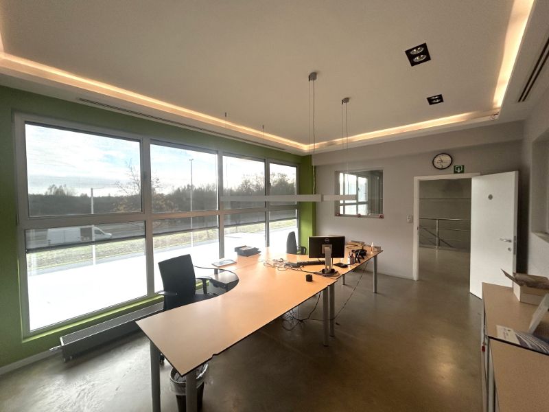 Moderne KMO-unit met magazijn en kantoorruimte in Mariakerke foto 4