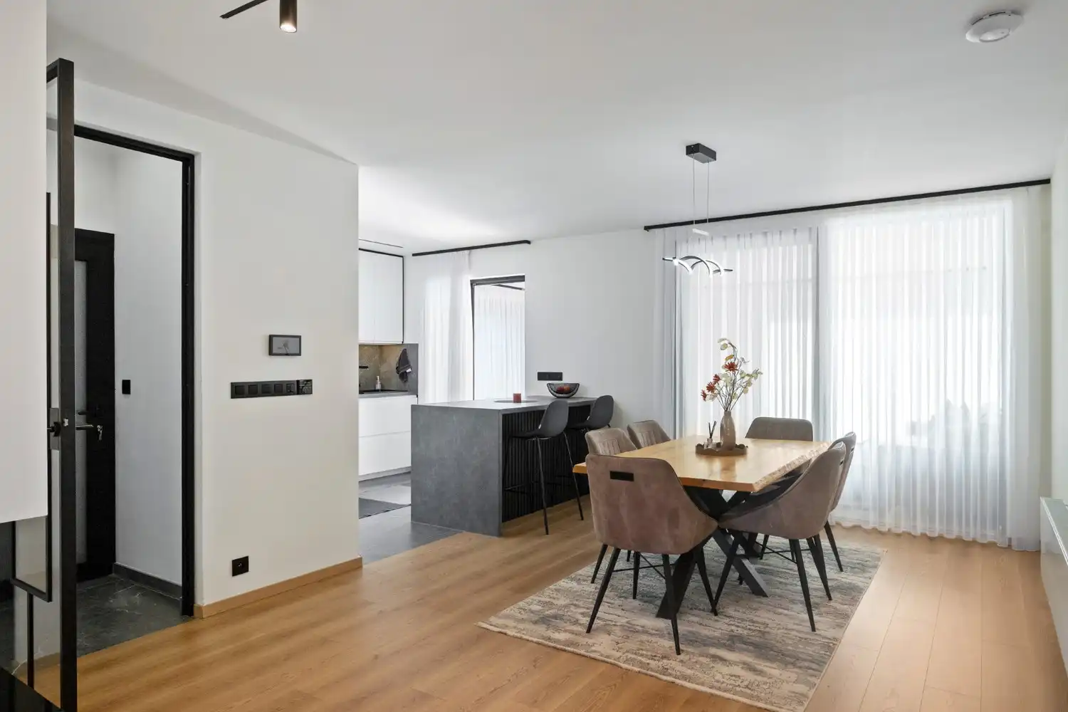GERENOVEERDE WONING MET MAGAZIJN! foto 5
