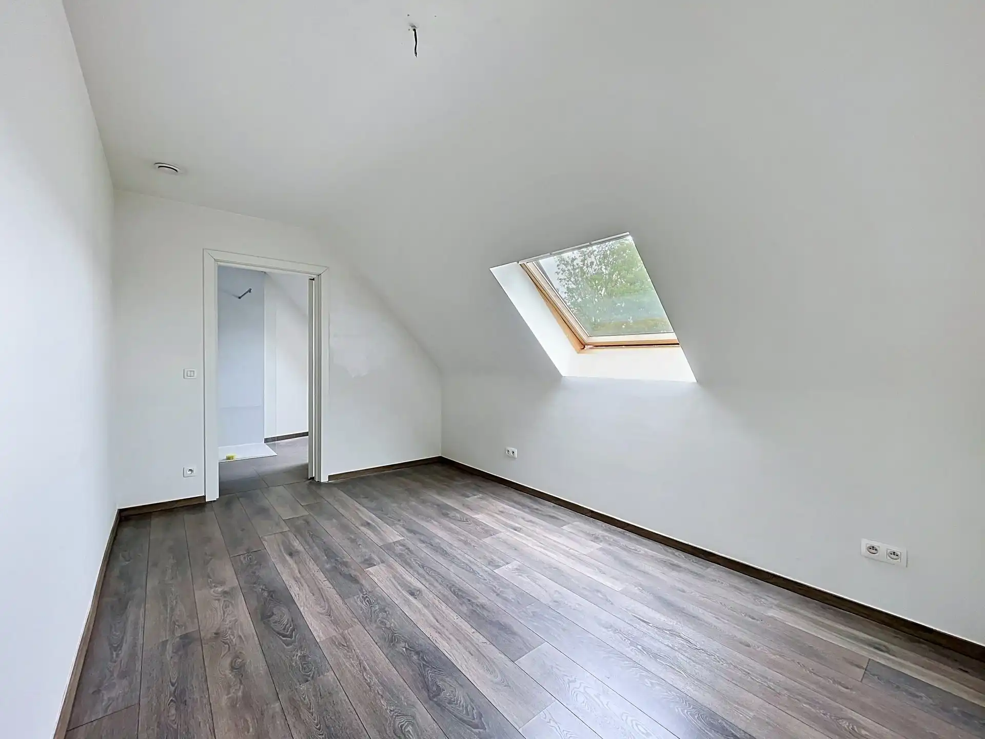Penthouse met 2 slaapkamers, terras en carport! foto 14