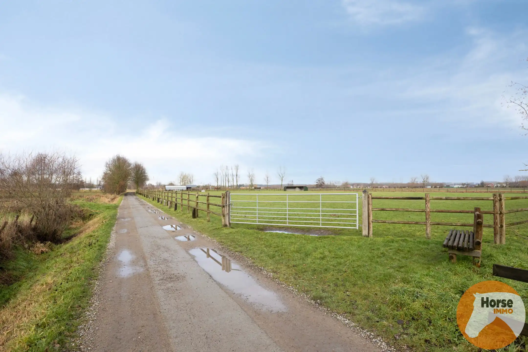 LOCHRISTI - Rustig gelegen stalgebouw op +- 2,3HA foto 7