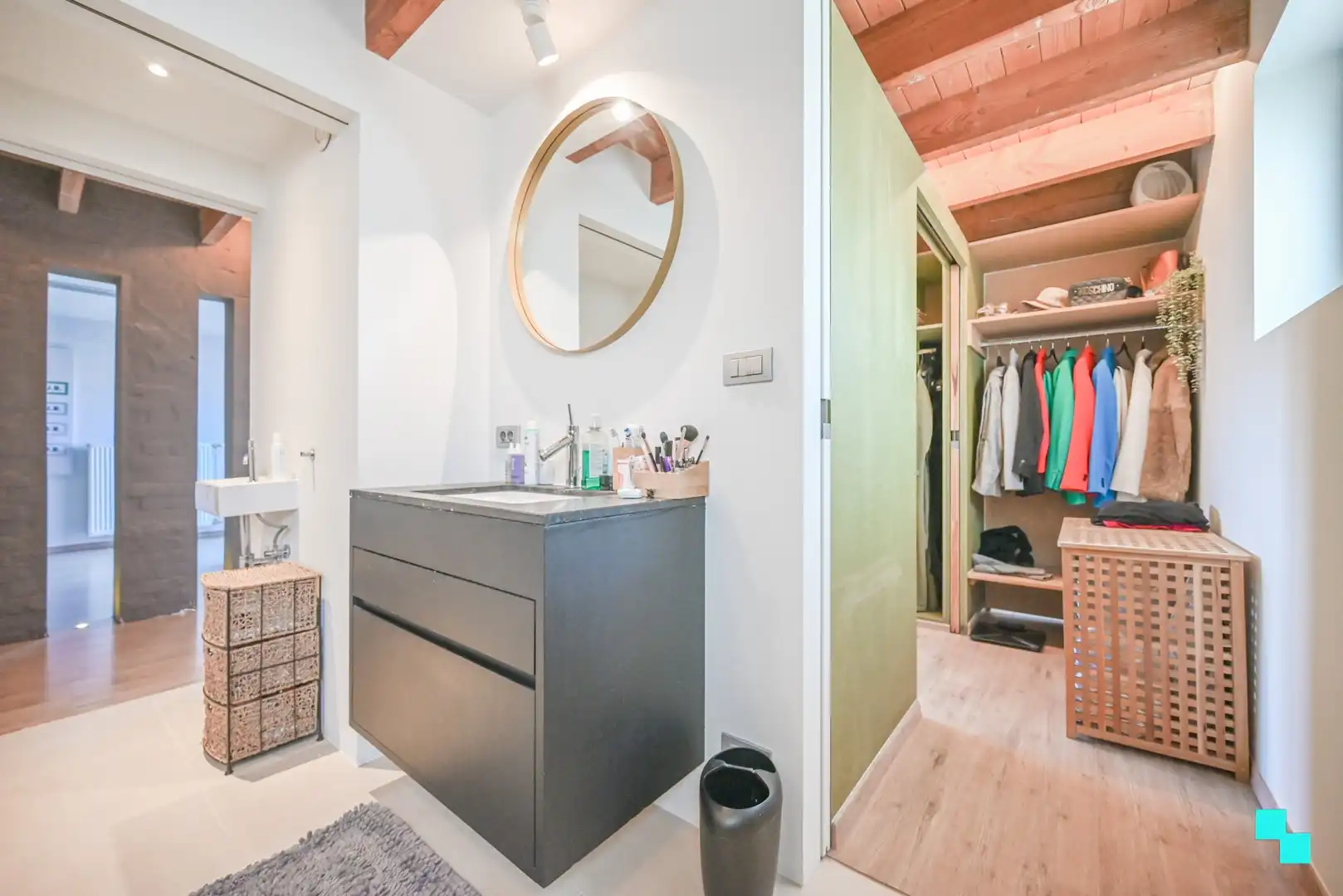 Stijlvol wonen met comfort: 5 slaapkamers, zonnig terras & moderne technieken foto 15