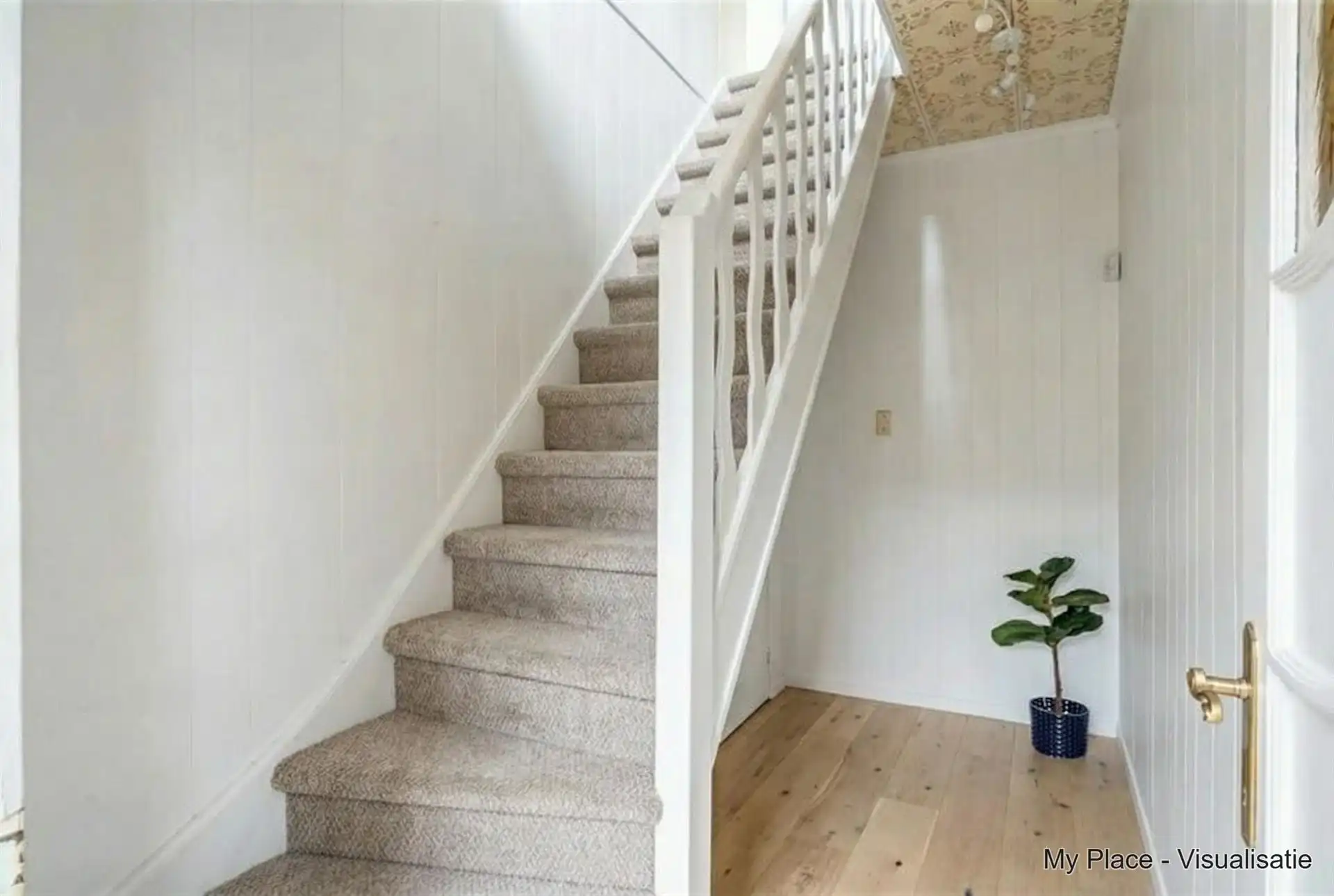 Renovatiewoning met garage en tuin. foto 18