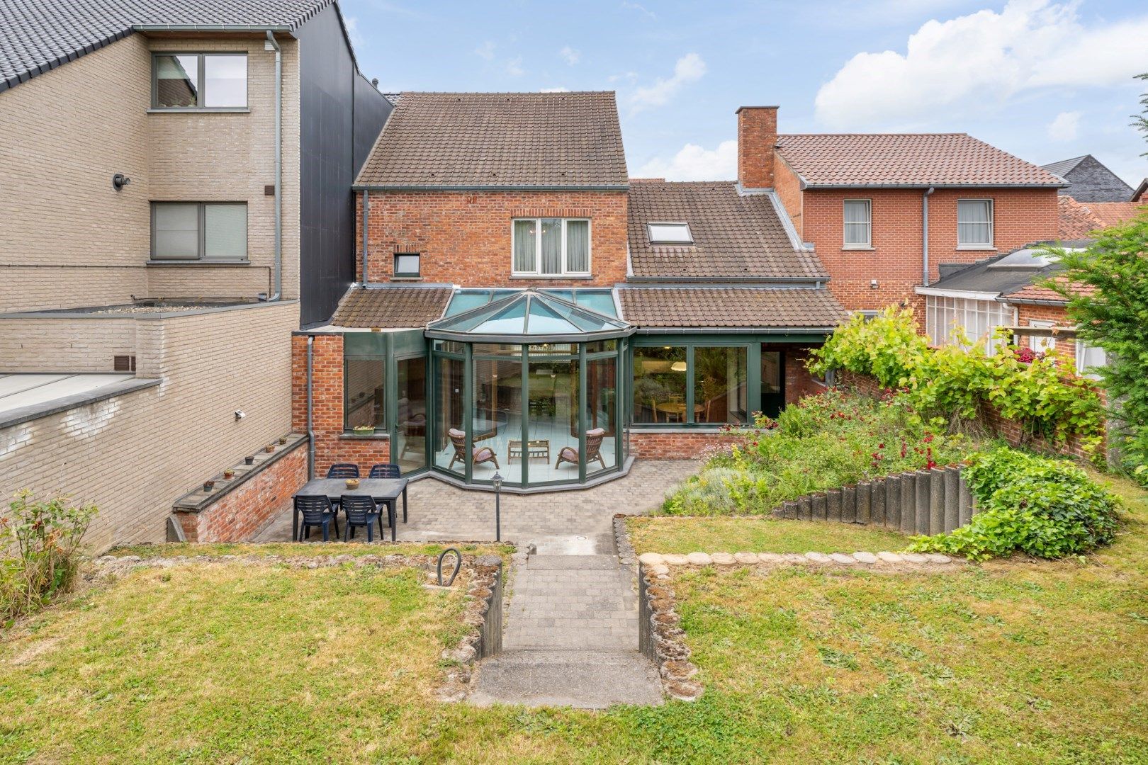 Verzorgde, op te frissen woning met 3 slaapkamers en uitbreidingsmogelijkheden, garage en tuin op 10a, vlak bij het centrum van Hoeselt foto 26