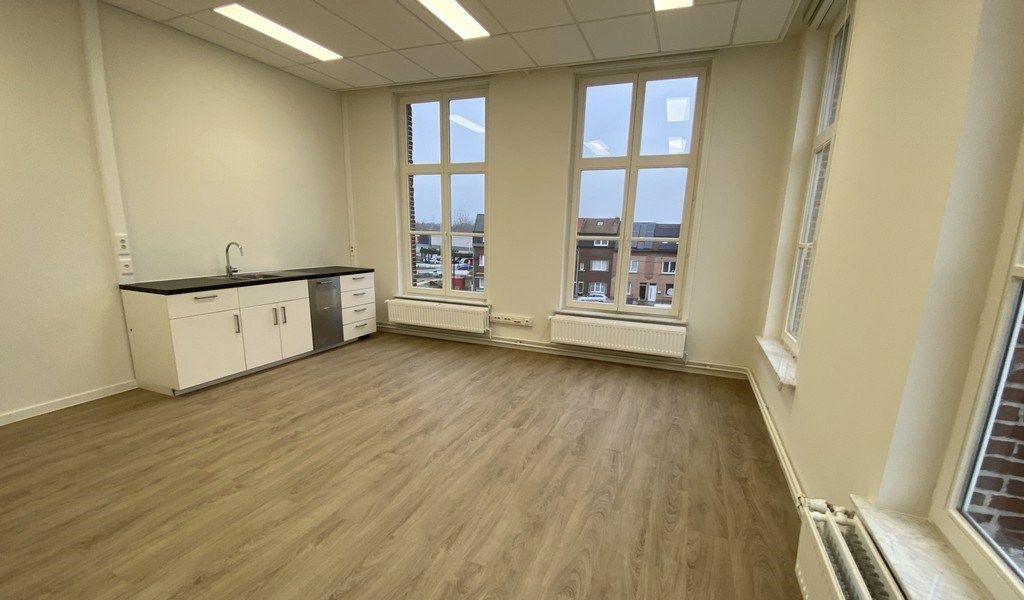 Gerenoveerde kantoren met zicht op water te huur in Gent foto 10