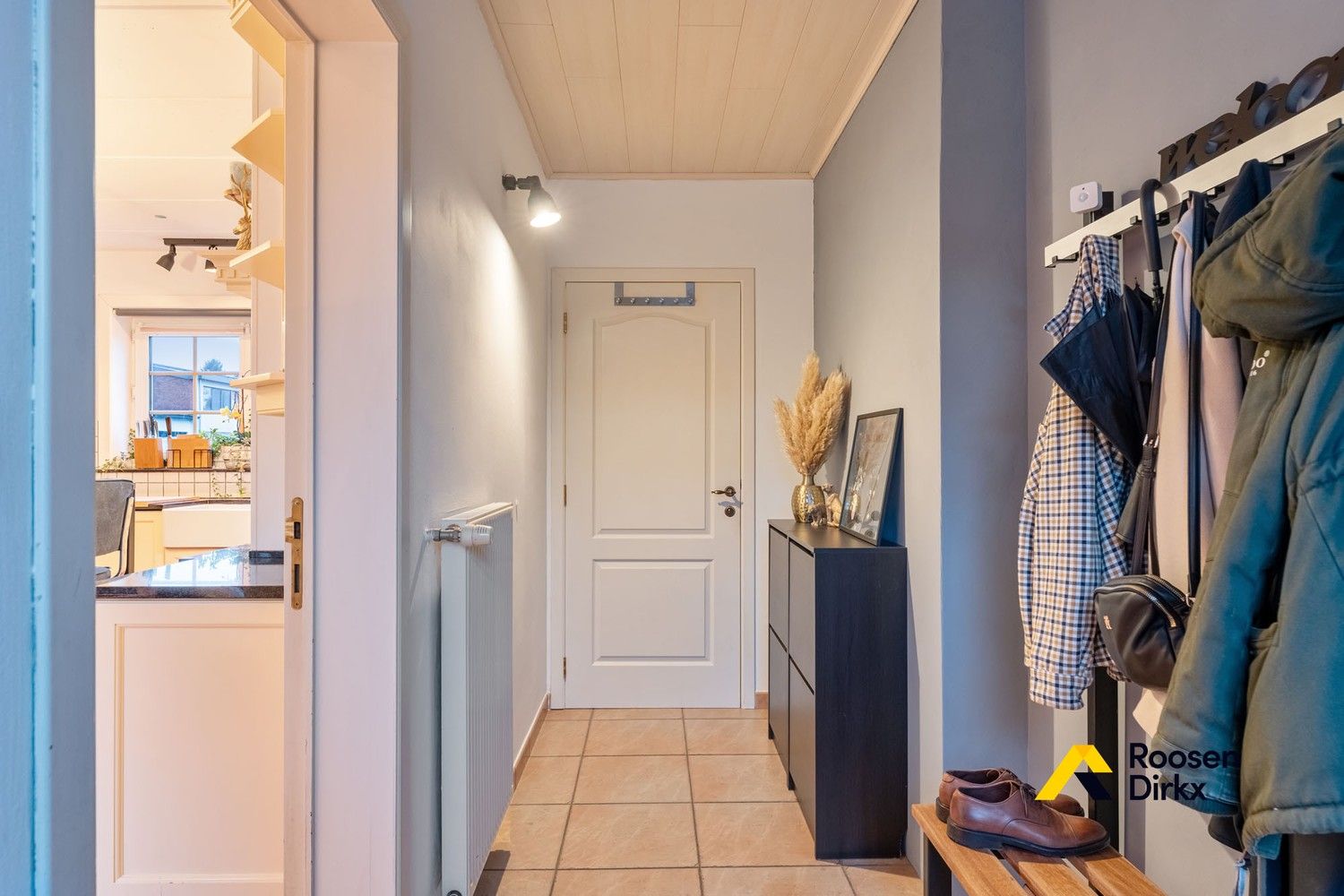 Karaktervolle gezinswoning met 3 slaapkamers, praktijkruimte en pool house op 6a13ca foto 22